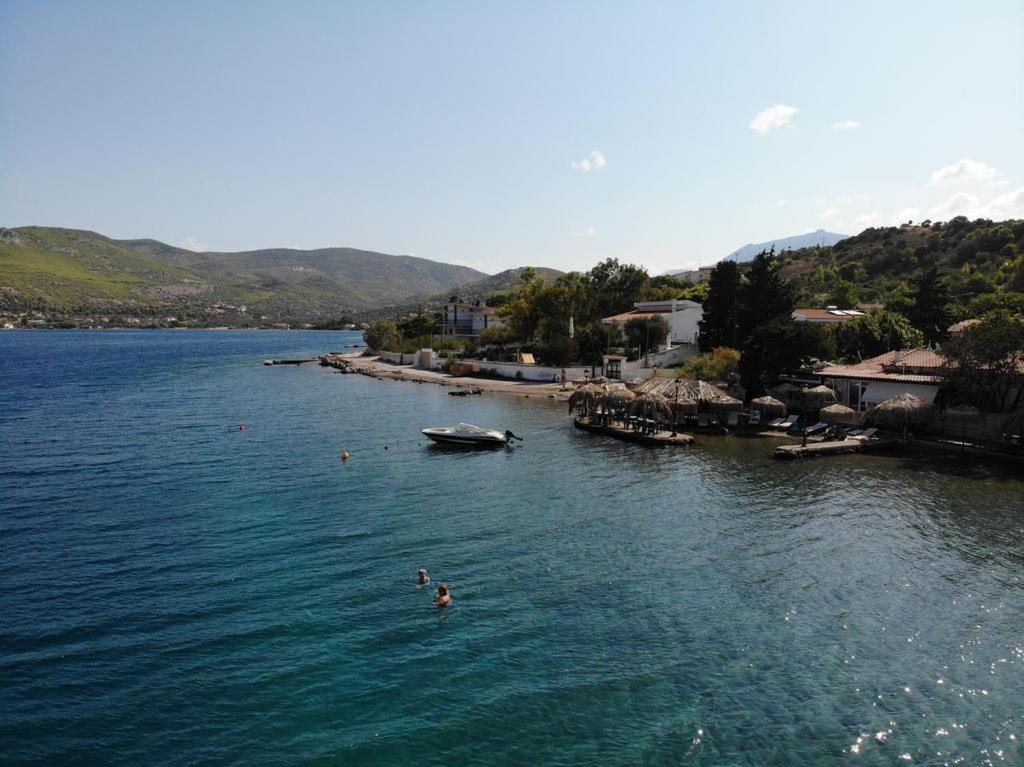 Mantas Bay Hotel ลูตรากี ภายนอก รูปภาพ
