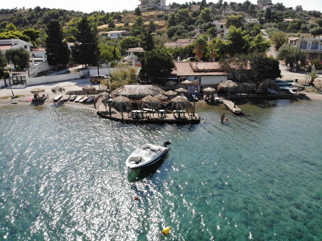 Mantas Bay Hotel ลูตรากี ภายนอก รูปภาพ