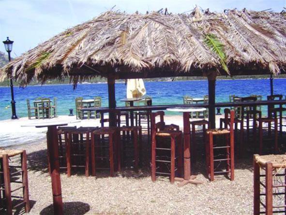 Mantas Bay Hotel ลูตรากี ภายนอก รูปภาพ