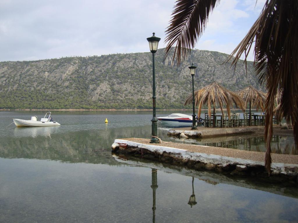 Mantas Bay Hotel ลูตรากี ภายนอก รูปภาพ