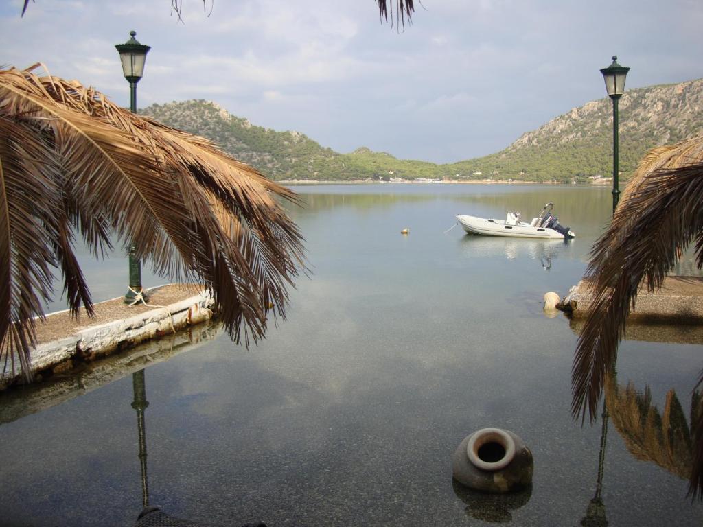 Mantas Bay Hotel ลูตรากี ภายนอก รูปภาพ