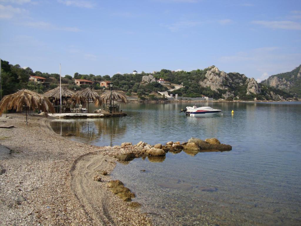 Mantas Bay Hotel ลูตรากี ภายนอก รูปภาพ